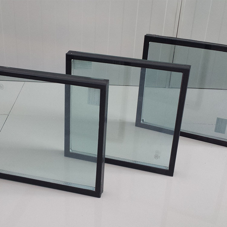 Heat strengthened glass for curtain wall